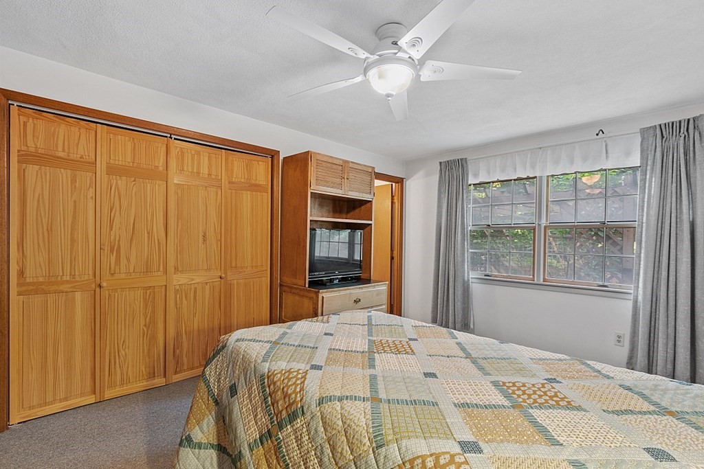 10 Bonanza Road Chelmsford, MA 01824 - Photo 23 of 41 a bed sitting in a spacious bedroom next to a window