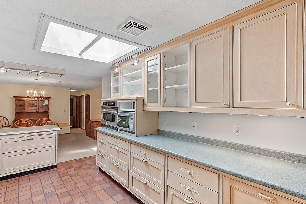 10 Bonanza Road Chelmsford, MA 01824 - Photo 9 of 41 a kitchen with cabinets and oven