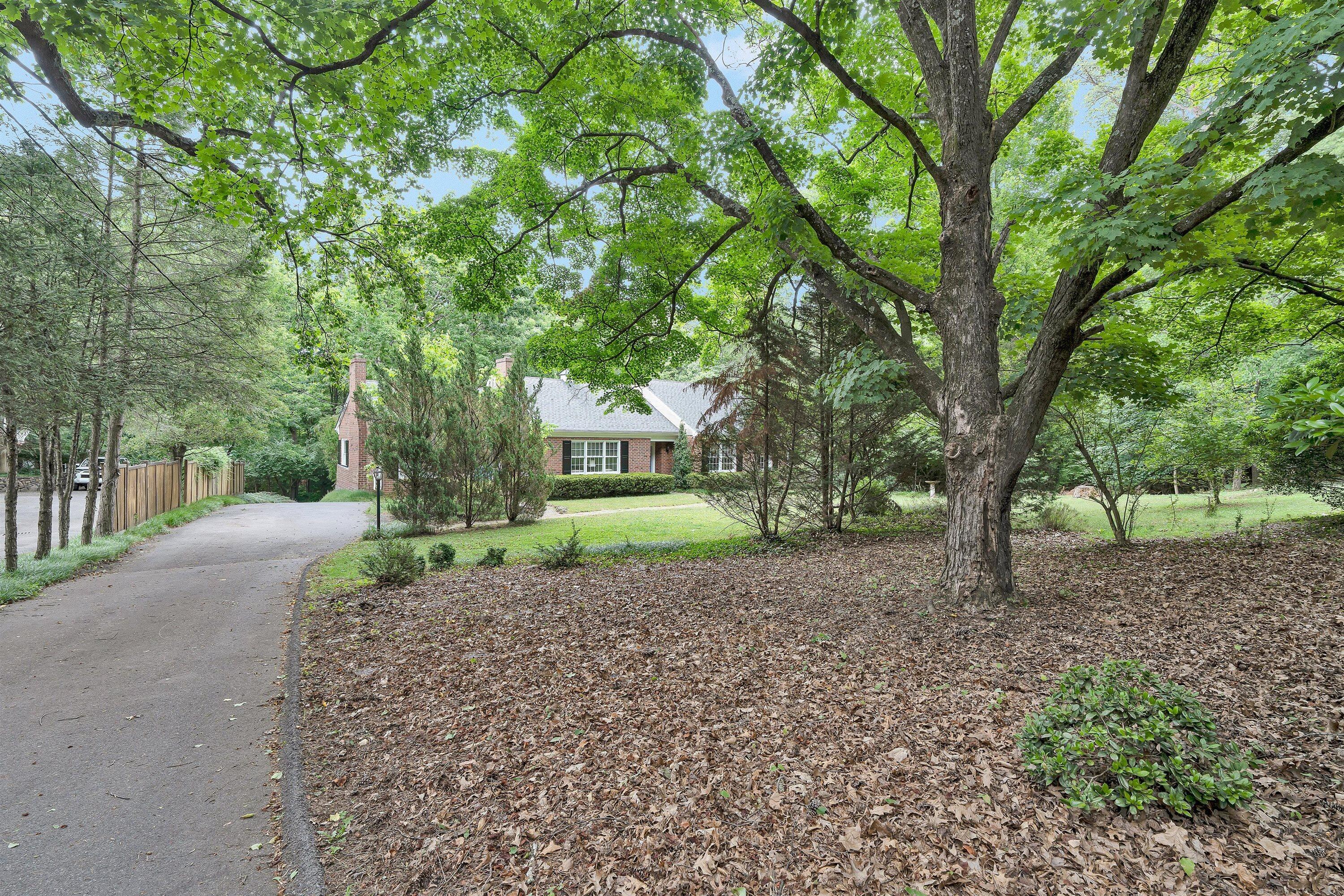 2130 Deyerle Road Southwest Roanoke, VA 24018 - Photo 3 of 47 03-DSC00439