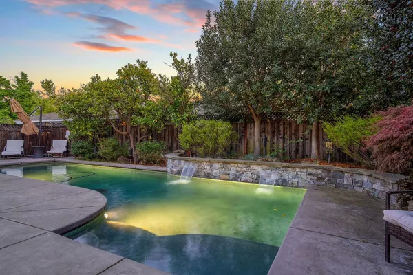 $1,100,000 | 1548 Barnett Circle, Carmichael, CA 95608