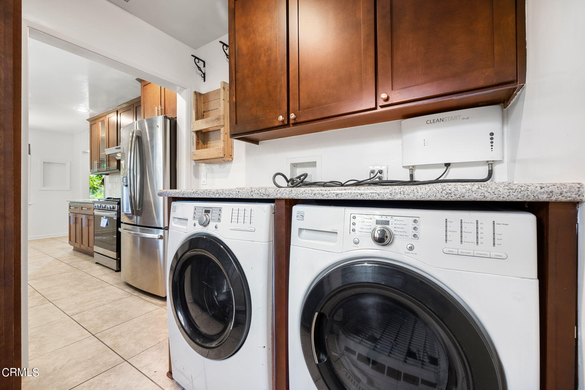 3127 Thurin Avenue Altadena, CA 91001 - Photo 11 of 23 a utility room with dryer and washer