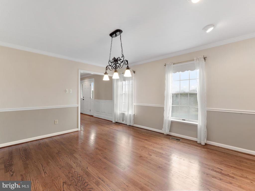 9405 Slate Quarry Road Dickerson, MD 20842 - Photo 40 of 71 Dining room
