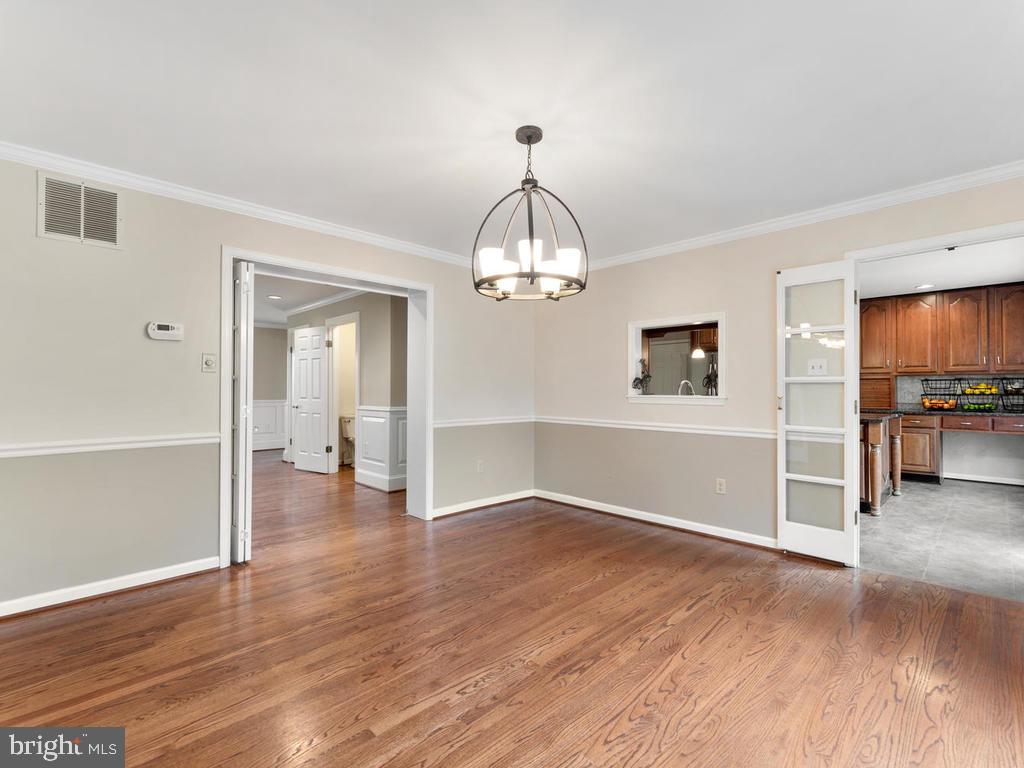 9405 Slate Quarry Road Dickerson, MD 20842 - Photo 45 of 71 Sitting room