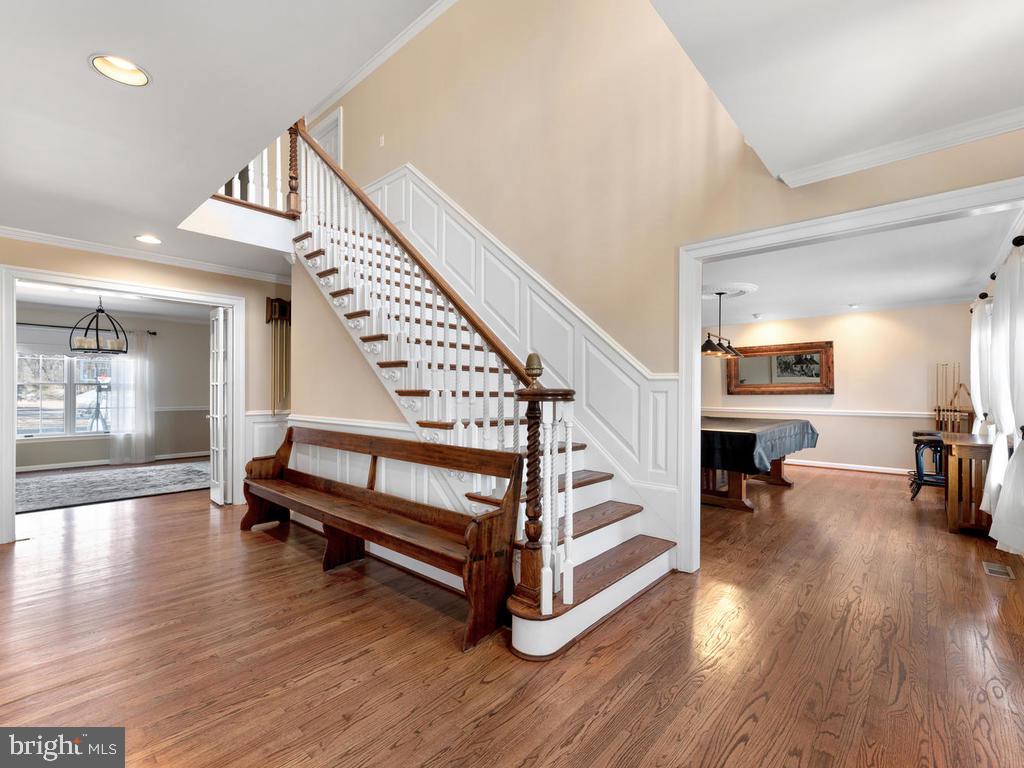 9405 Slate Quarry Road Dickerson, MD 20842 - Photo 7 of 71 Grand entrance with hardwood floors