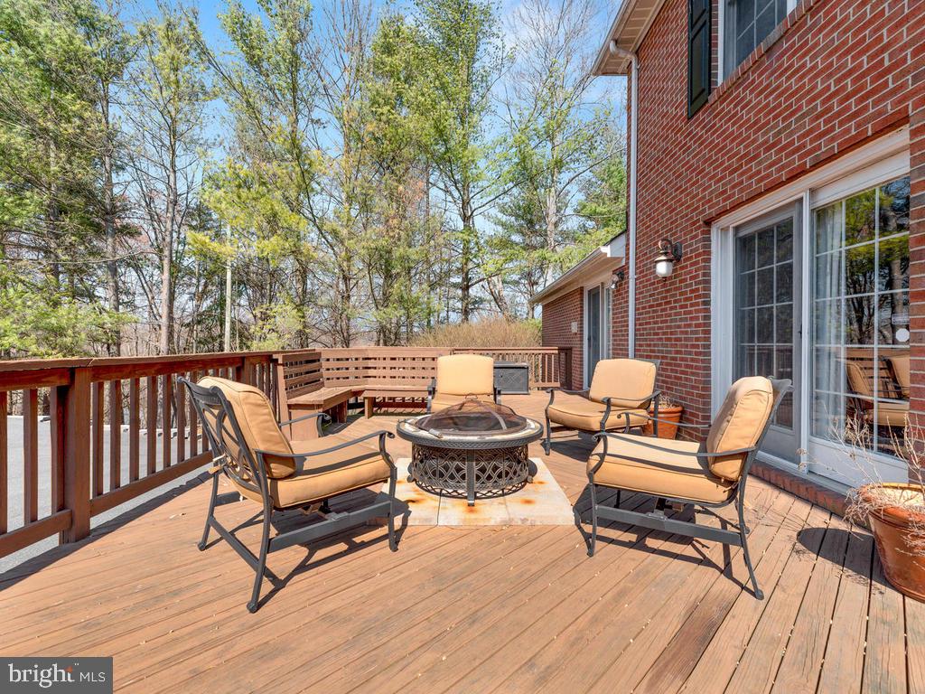9405 Slate Quarry Road Dickerson, MD 20842 - Photo 10 of 71 Entertaining space