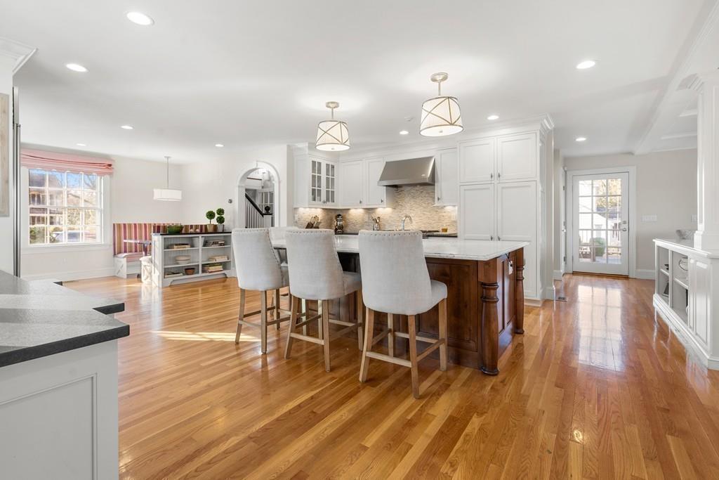 687 Boston Post Road Weston, MA 02493 - Photo 4 of 36