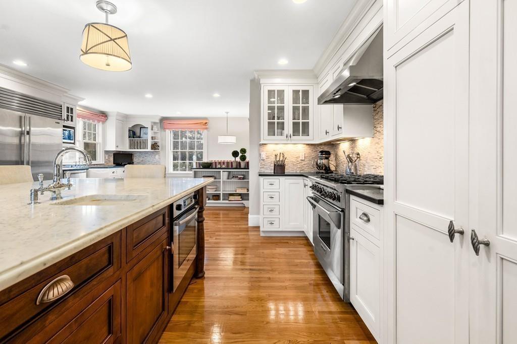 687 Boston Post Road Weston, MA 02493 - Photo 5 of 36