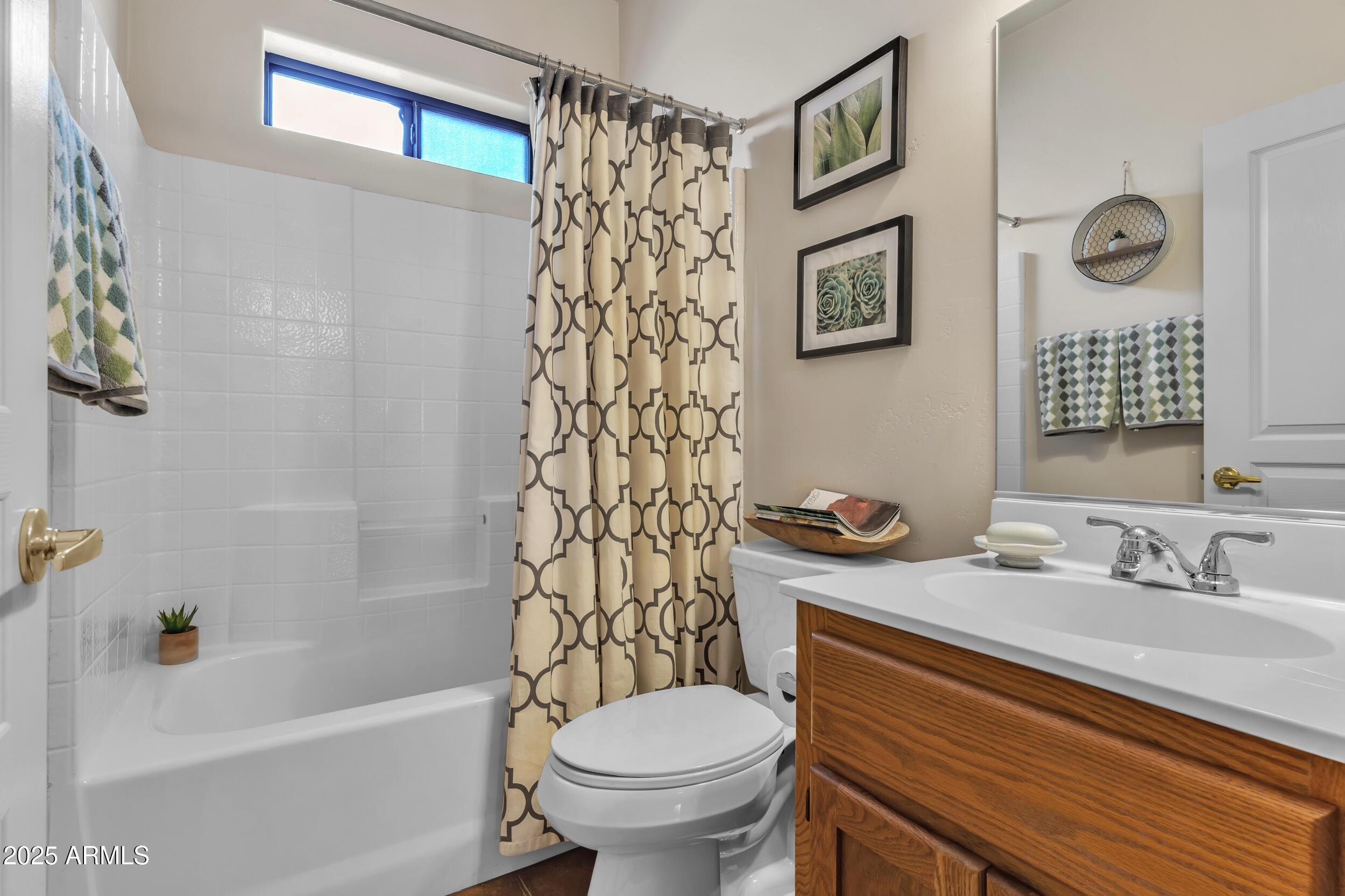 613 South Val Vista Road Apache Junction, AZ 85119 - Photo 21 of 31 a bathroom with a sink toilet and a bathtub