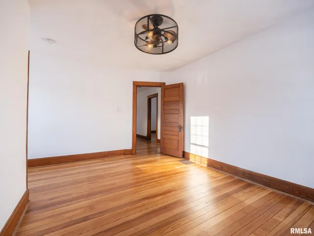 $185,000 | 101 South Harrison Street, Manito, IL 61546