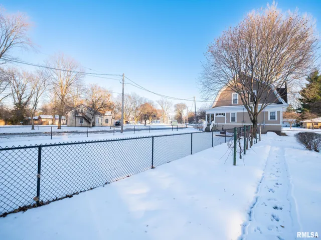 $185,000 | 101 South Harrison Street, Manito, IL 61546