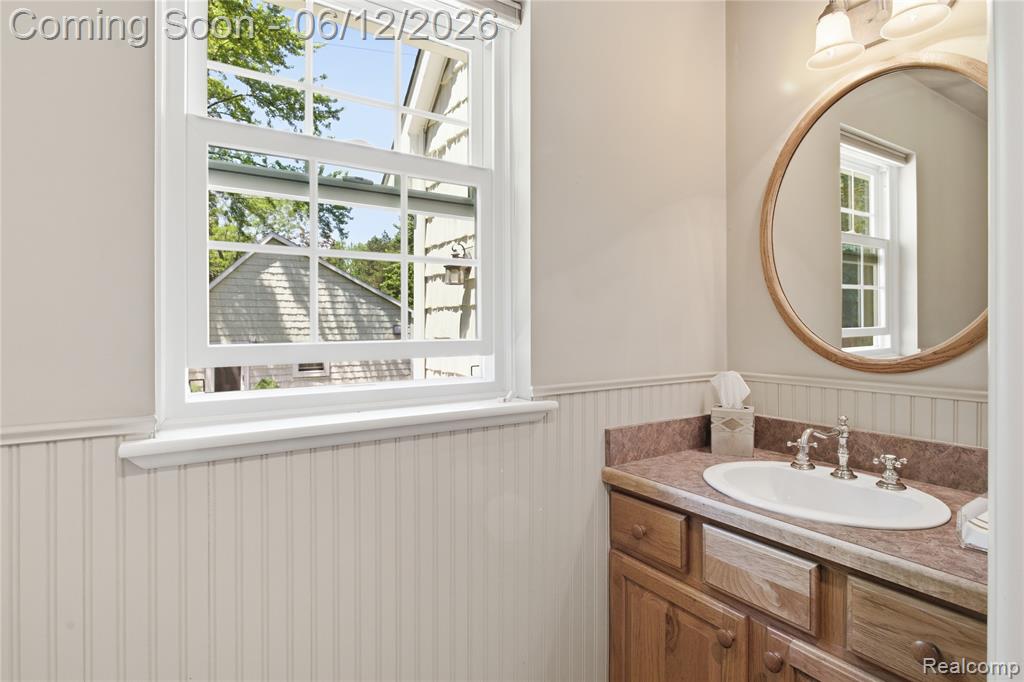 830 Hemingway Road Lake Orion, MI 48362 - Photo 19 of 70