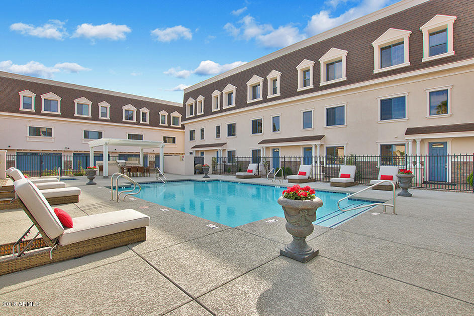 4438 North 27th Street, Unit 2 Phoenix, AZ 85016 - Photo 5 of 46 Resort Pool, Spa, & BBQ Area