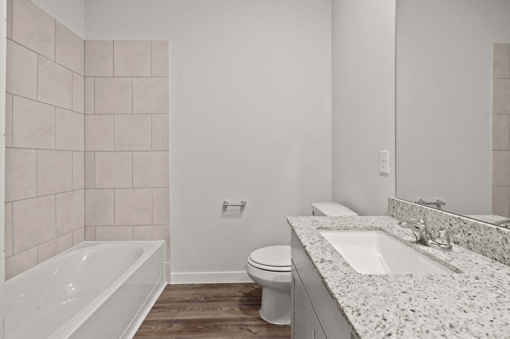 536 Shoreview Drive Conroe, TX 77303 - Photo 17 of 27 a bathroom with a granite countertop sink a toilet and bathtub
