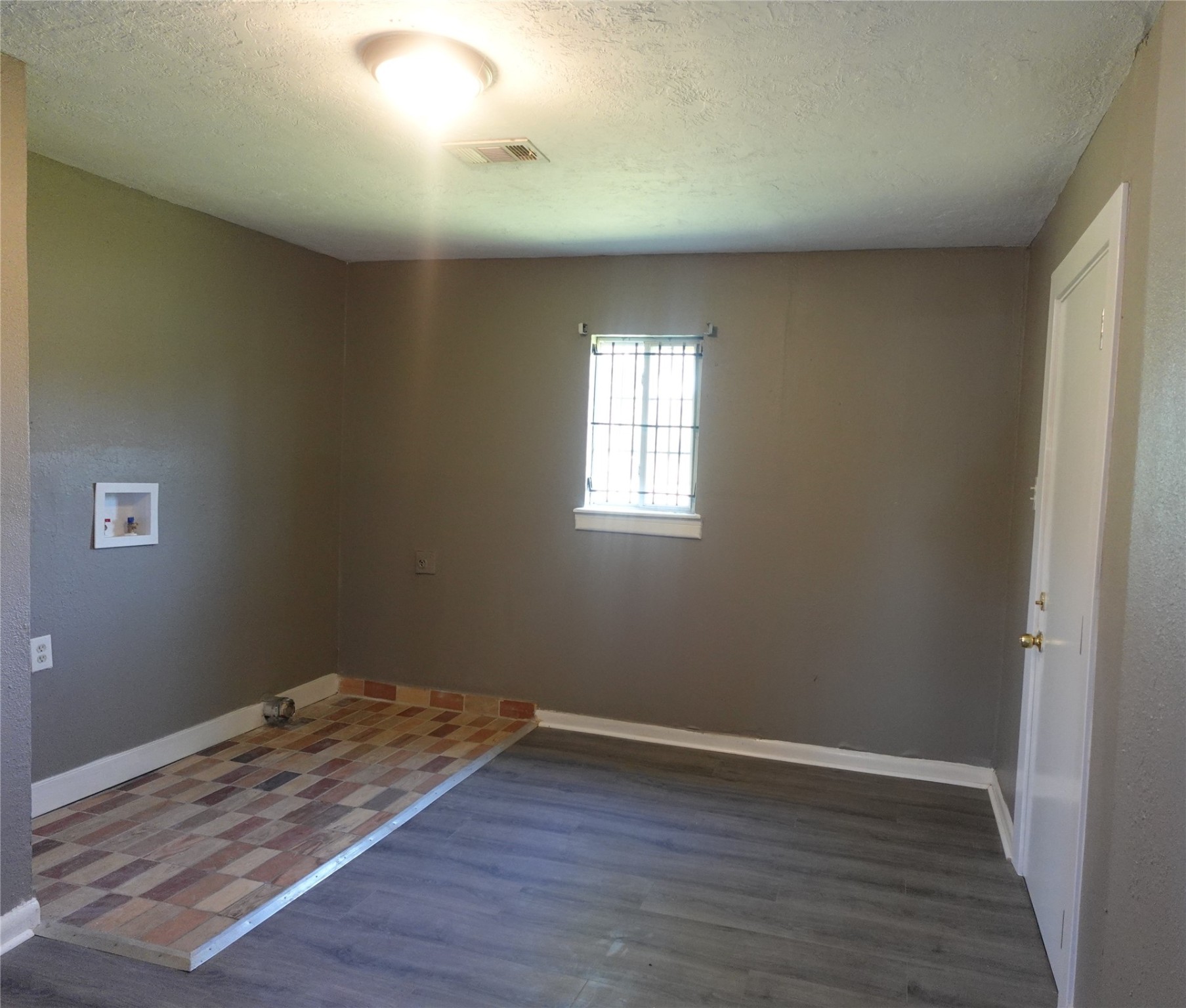 4825 Weaver Road Houston, TX 77016 - Photo 5 of 8 Dining Room. Washer/Dryer Connections. Door to Back Yard Covered Patio.