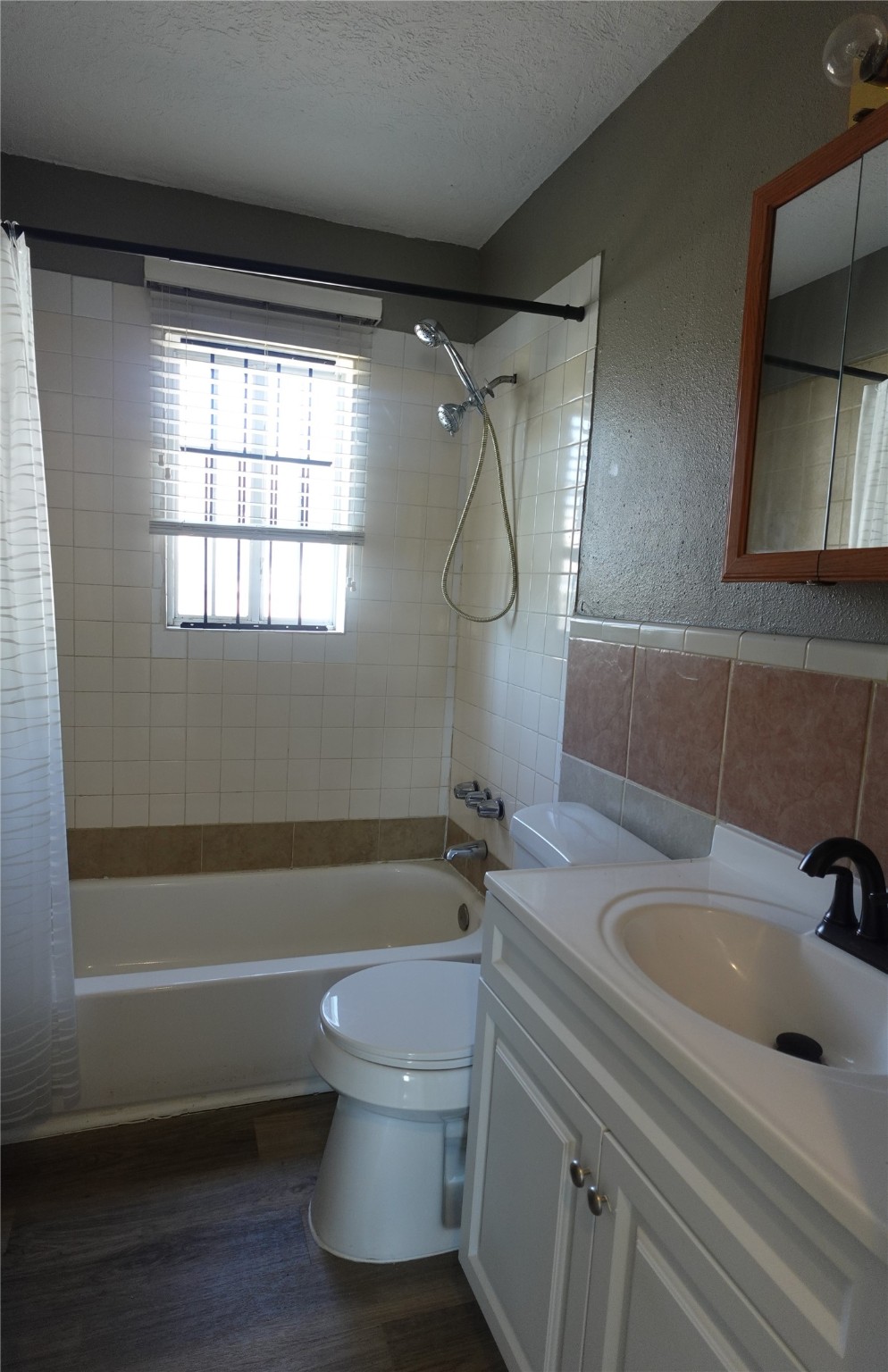 4825 Weaver Road Houston, TX 77016 - Photo 8 of 8 Bathroom