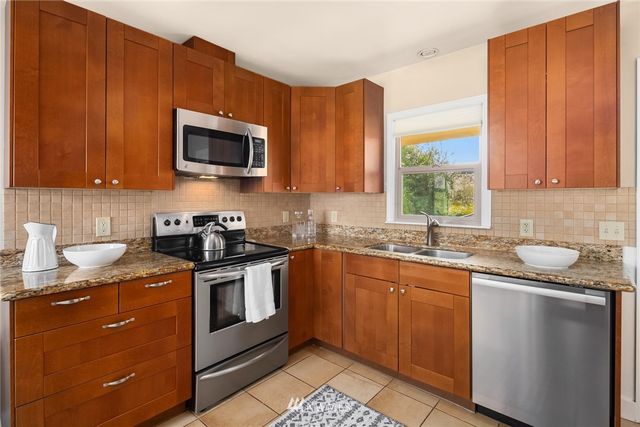 $1,424,000 | 3029 28th Avenue West, Seattle, WA 98199