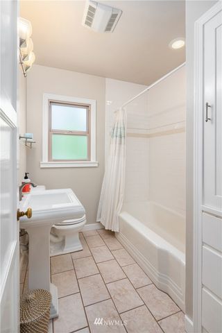 $1,424,000 | 3029 28th Avenue West, Seattle, WA 98199