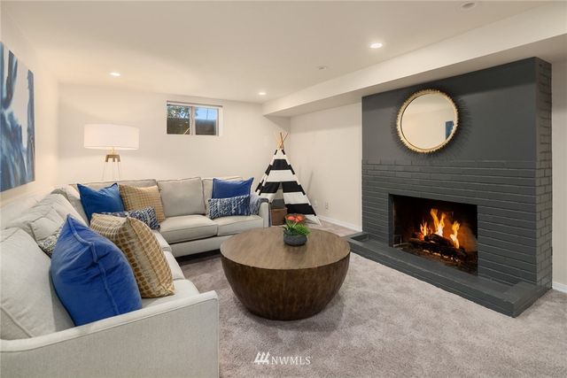 $1,424,000 | 3029 28th Avenue West, Seattle, WA 98199