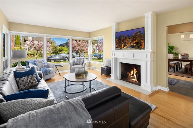 $1,424,000 | 3029 28th Avenue West, Seattle, WA 98199