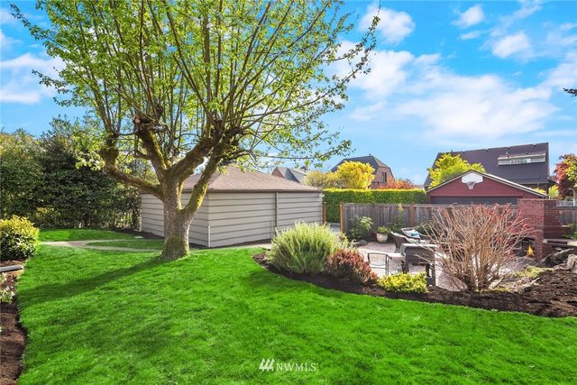 $1,424,000 | 3029 28th Avenue West, Seattle, WA 98199