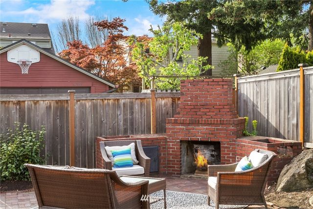 $1,424,000 | 3029 28th Avenue West, Seattle, WA 98199