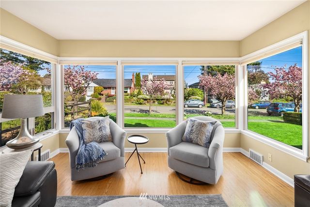 $1,424,000 | 3029 28th Avenue West, Seattle, WA 98199