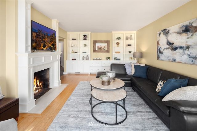 $1,424,000 | 3029 28th Avenue West, Seattle, WA 98199