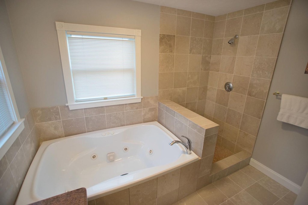 204 Nantasket Road Hull, MA 02045 - Photo 8 of 20