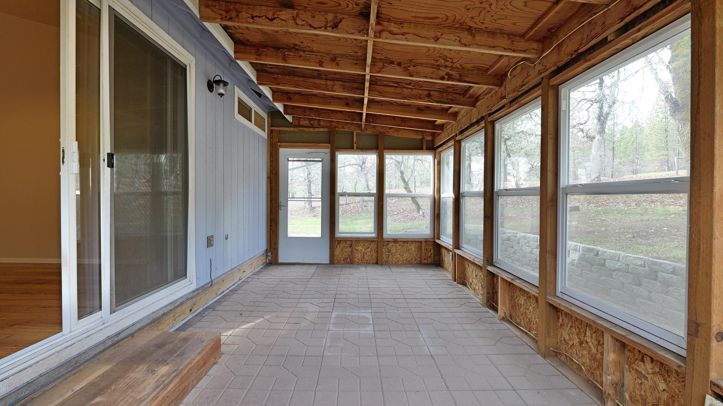 204 Shipley Terrace Prospect, OR 97536 - Photo 18 of 61 a view of hallway with large windows