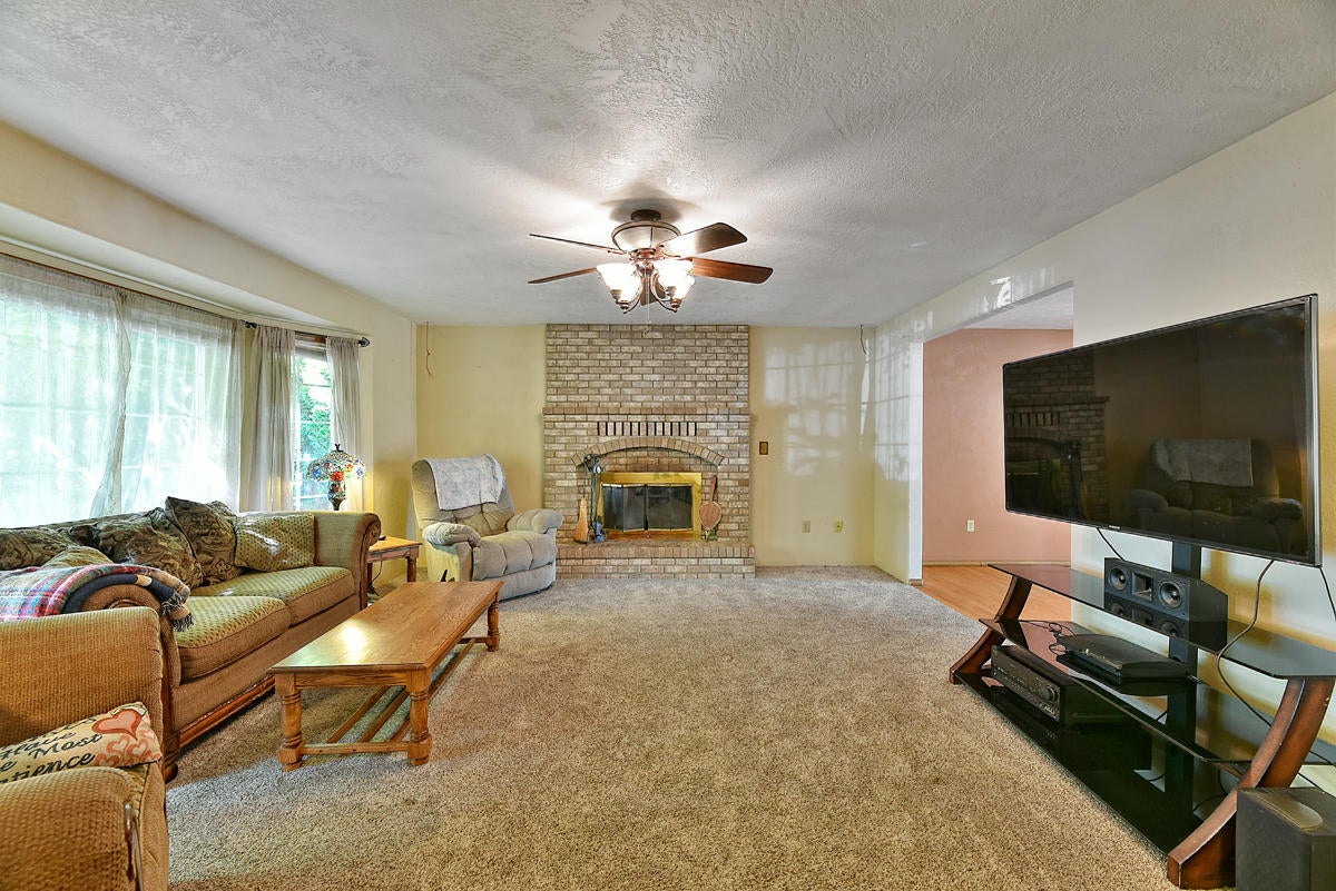 2270 Springbrook Road Medford, OR 97504 - Photo 4 of 36 4