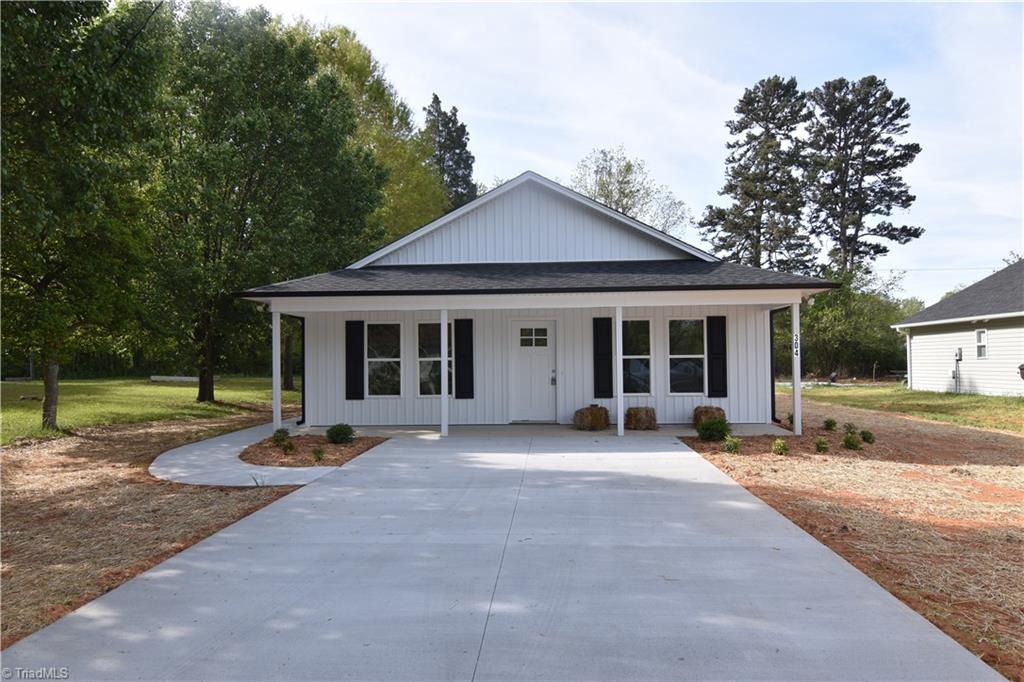 304 East 8th Street Lexington, NC 27295 - Photo 1 of 13