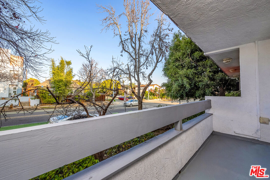 1252 11th Street, Unit 101 Santa Monica, CA 90401 - Photo 8 of 26