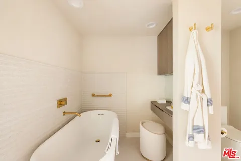 $1,099,999 | 13700 Marina Pointe Drive, Unit 1410, Marina del Rey, CA 90292