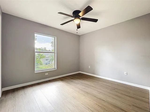 a view of a house with backyard