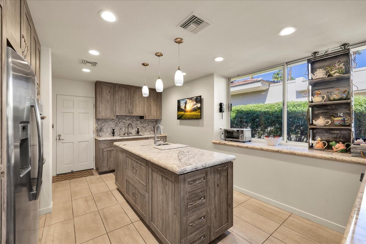 75467 Riviera Drive Indian Wells, CA 92210 - Photo 11 of 40 75467 Riviera kitchen1