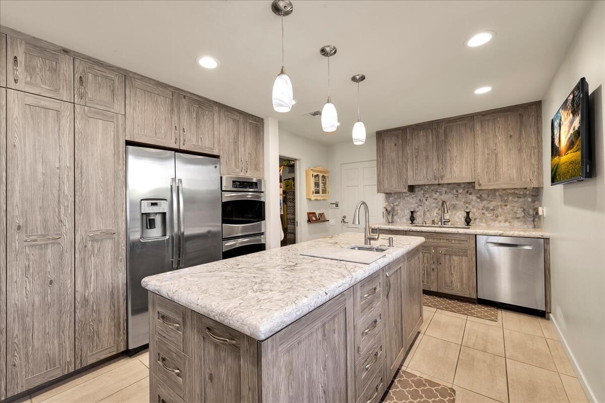 75467 Riviera Drive Indian Wells, CA 92210 - Photo 14 of 40 75467 Riviera kitchen4