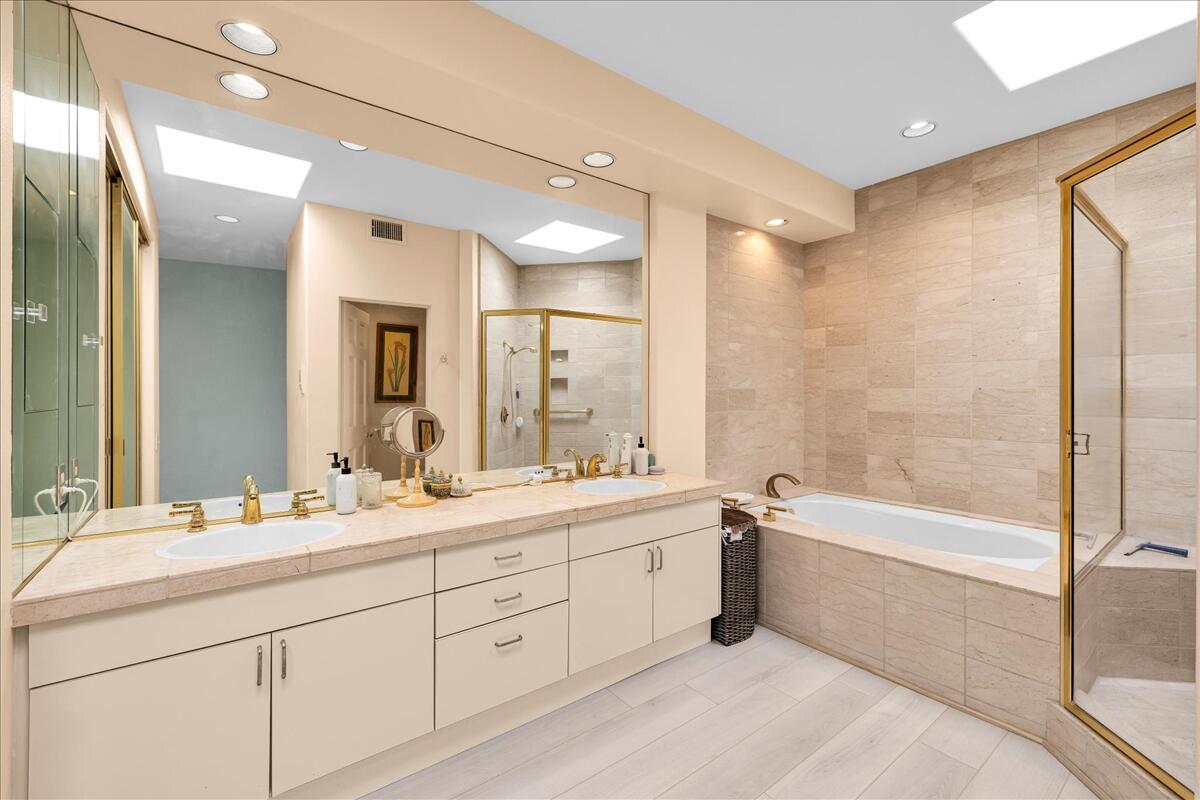 75467 Riviera Drive Indian Wells, CA 92210 - Photo 19 of 40 75467 Riviera primary bath NEW SHOT