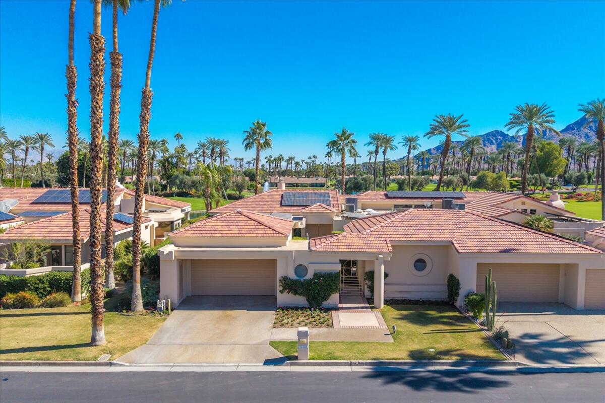 75467 Riviera Drive Indian Wells, CA 92210 - Photo 3 of 40 75467 Riviera front