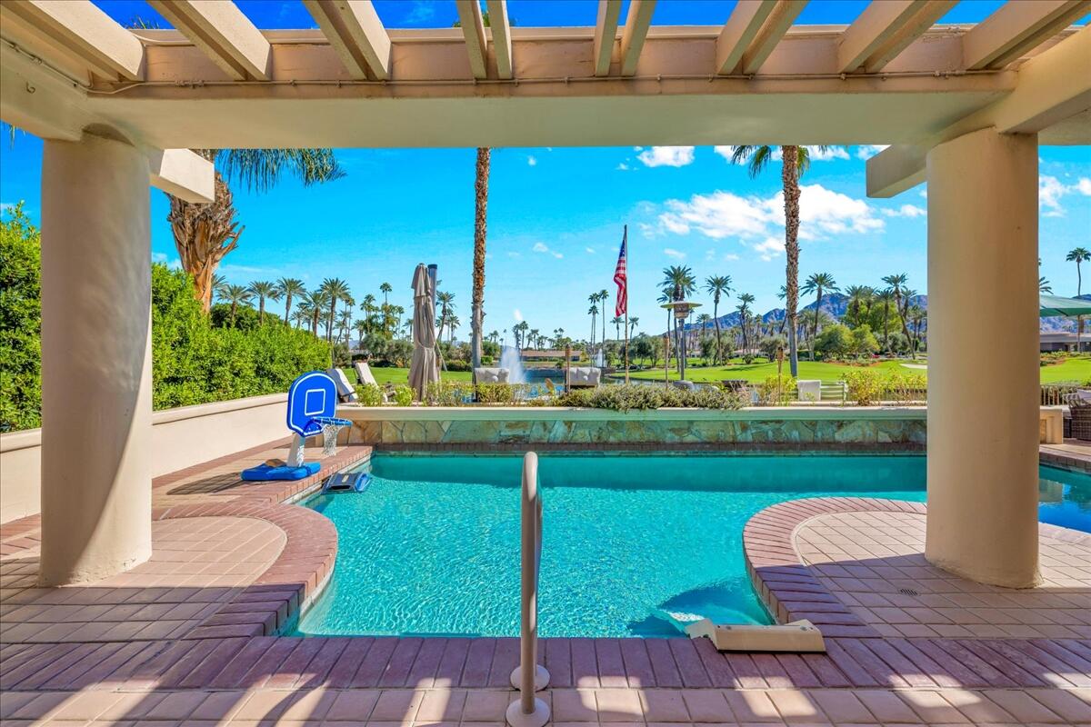 75467 Riviera Drive Indian Wells, CA 92210 - Photo 33 of 40 75467 Riviera pool