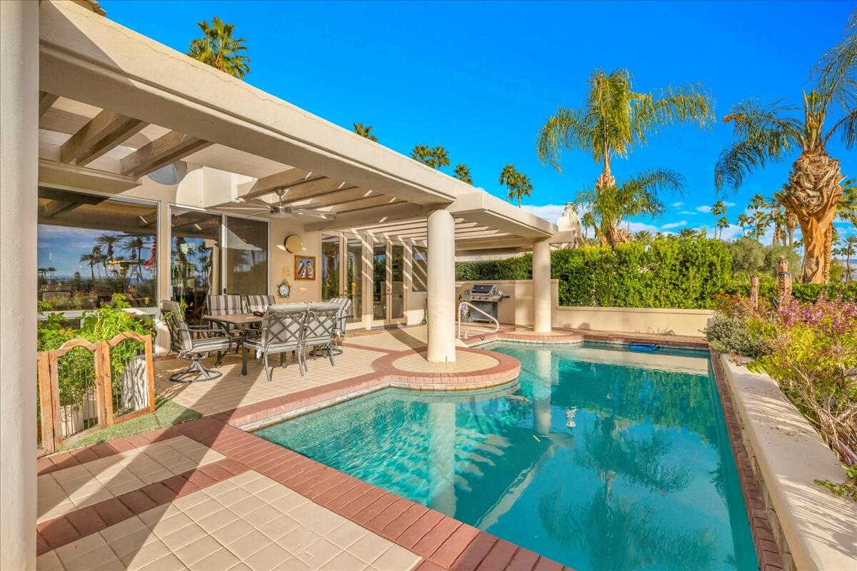 75467 Riviera Drive Indian Wells, CA 92210 - Photo 35 of 40 75467 Riviera pool NEW SHOT