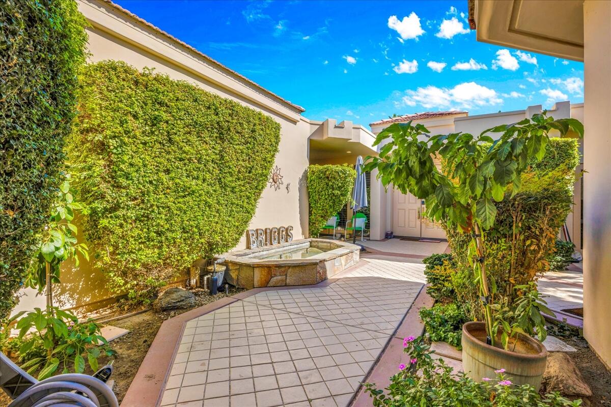 75467 Riviera Drive Indian Wells, CA 92210 - Photo 4 of 40 75467 Riviera front entrance