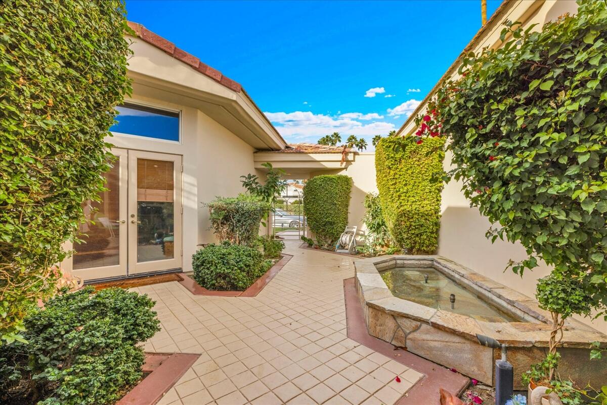 75467 Riviera Drive Indian Wells, CA 92210 - Photo 5 of 40 75467 Riviera front entrance 2 NEW SHOT