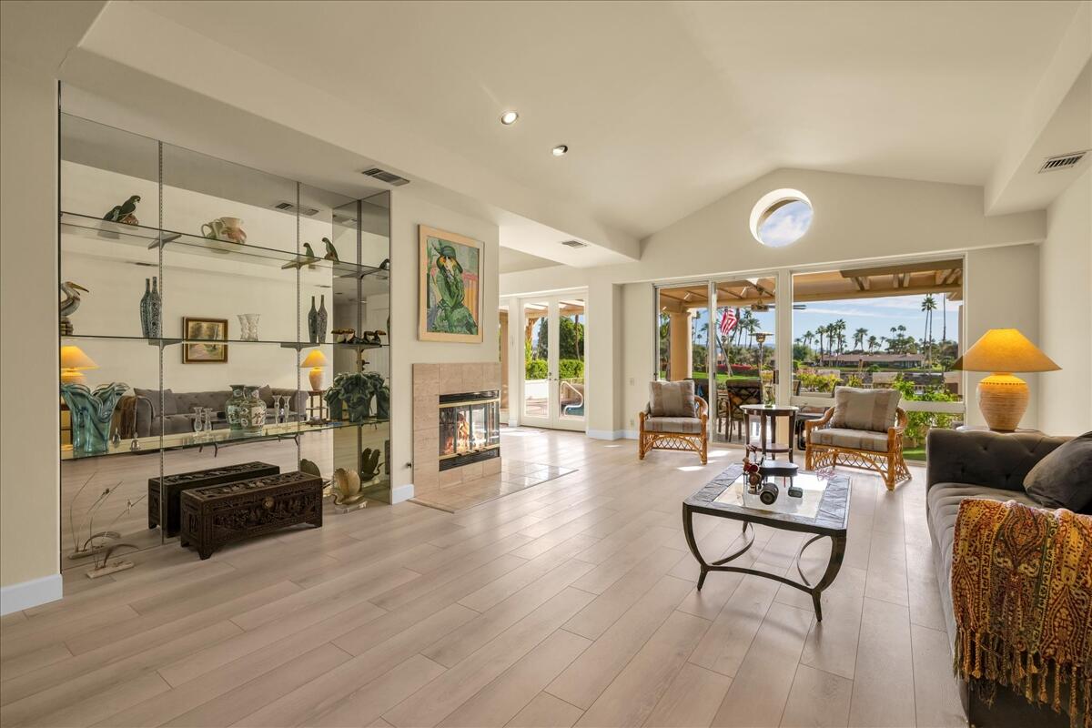 75467 Riviera Drive Indian Wells, CA 92210 - Photo 7 of 40 75467 Riviera front entry living room NE