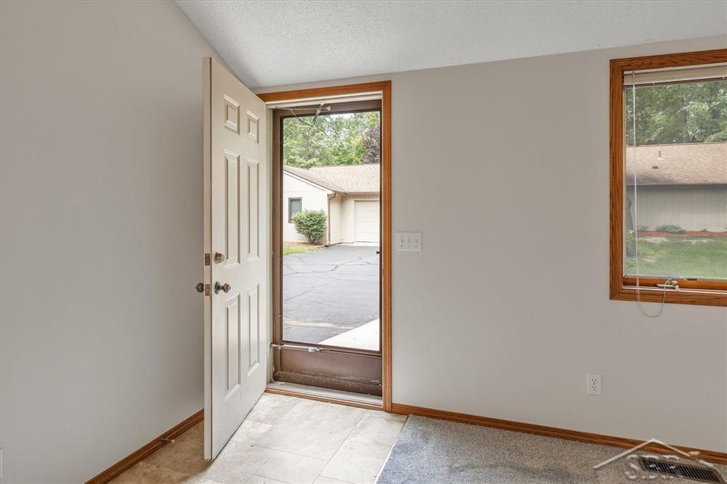 5114 Raintree Drive Midland, MI 48640 - Photo 3 of 26 50048901-2.JPG
