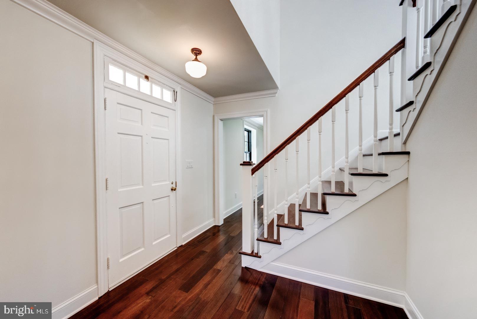 401 East Mill Road Flourtown, PA 19031 - Photo 13 of 39 front entty hall