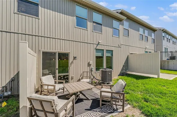 $304,900 | 7356 Aaron Street, Unit 26B, Parkville, MO 64152