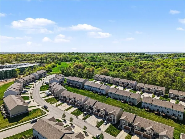 $304,900 | 7356 Aaron Street, Unit 26B, Parkville, MO 64152