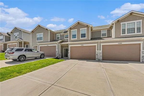 $304,900 | 7356 Aaron Street, Unit 26B, Parkville, MO 64152