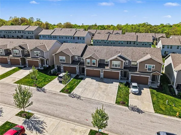 $304,900 | 7356 Aaron Street, Unit 26B, Parkville, MO 64152