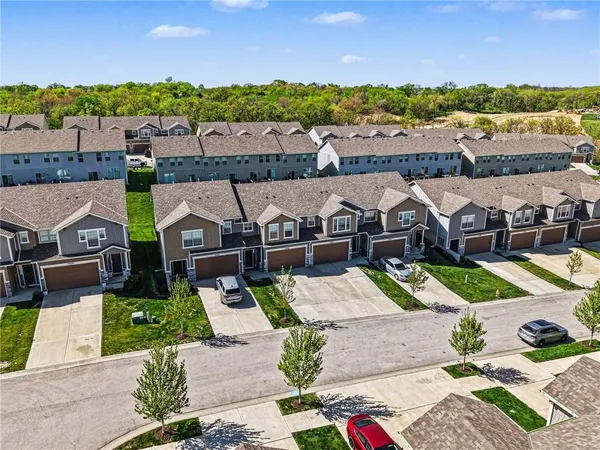 $304,900 | 7356 Aaron Street, Unit 26B, Parkville, MO 64152